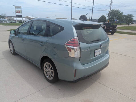 2017 Toyota Prius v Four