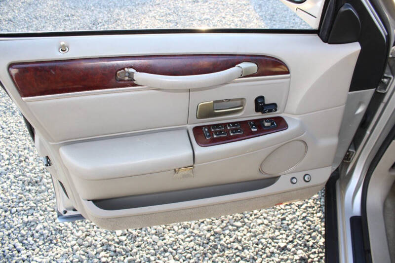 2005 Lincoln Town Car Signature
