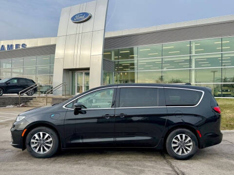 2024 Chrysler Pacifica Plug-In Hybrid Select