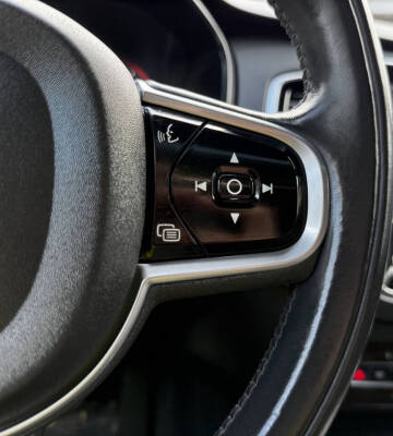 2016 Volvo XC90 T6 Momentum