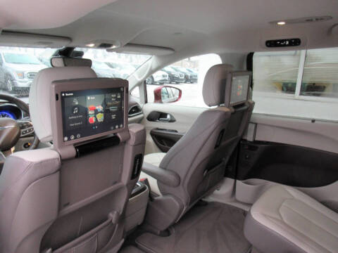 2017 Chrysler Pacifica Touring-L Plus