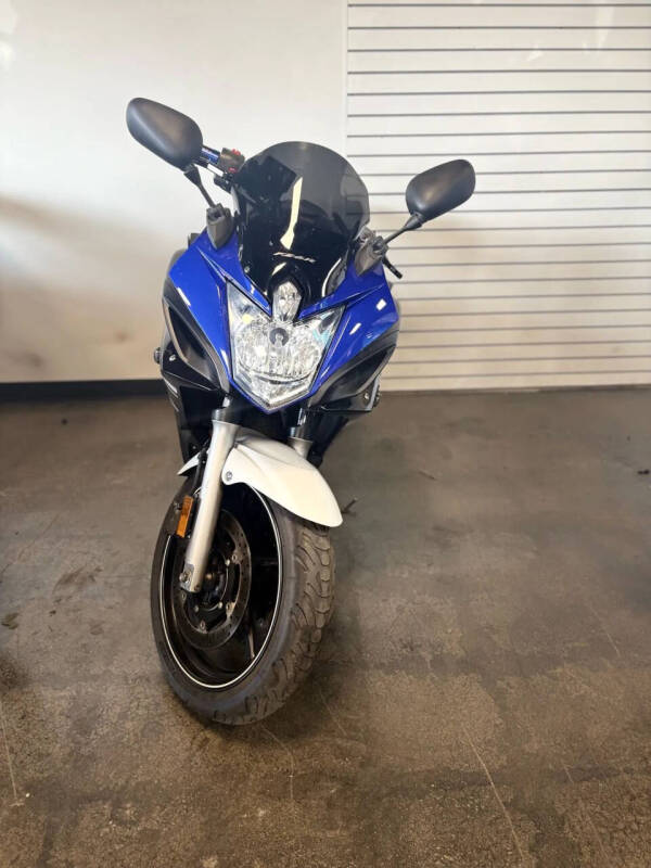 2013 Yamaha FZ6RDL/C Team Yamaha