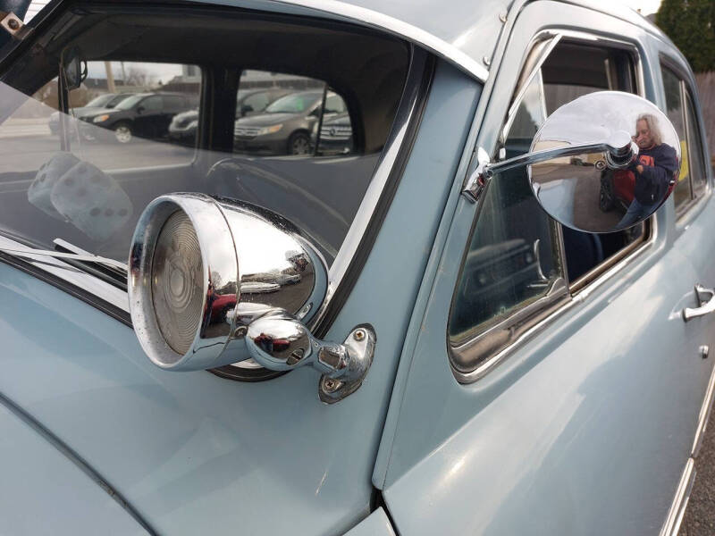 1951 Ford Deluxe