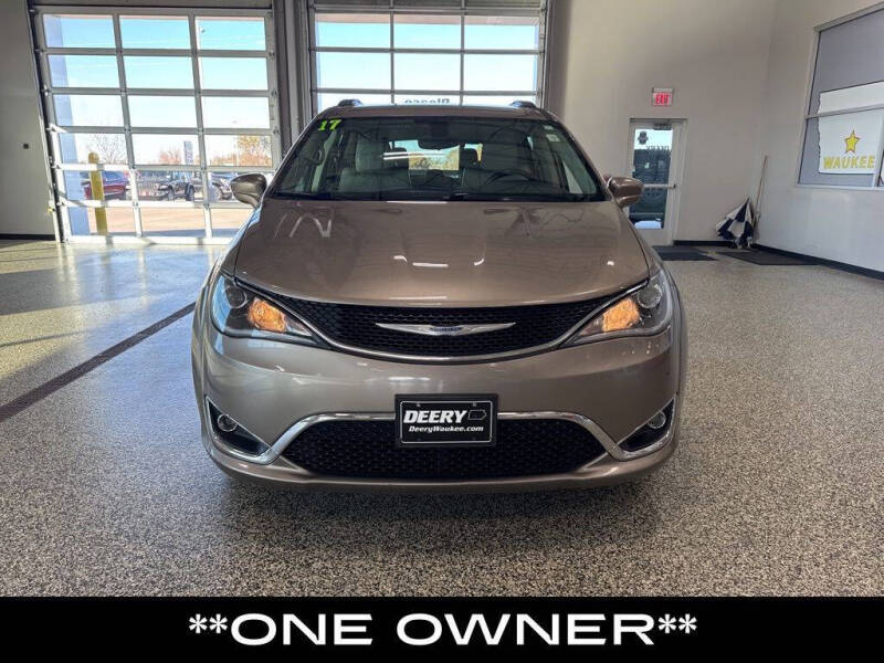 2017 Chrysler Pacifica Touring-L