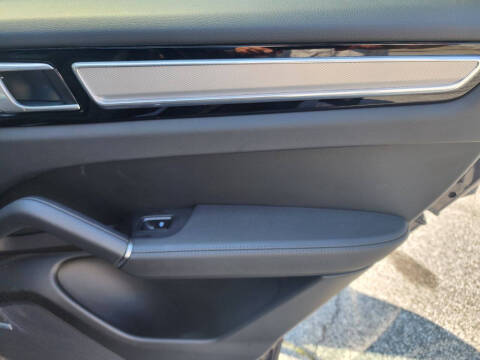 2023 Porsche Cayenne Coupe Platinum Edition