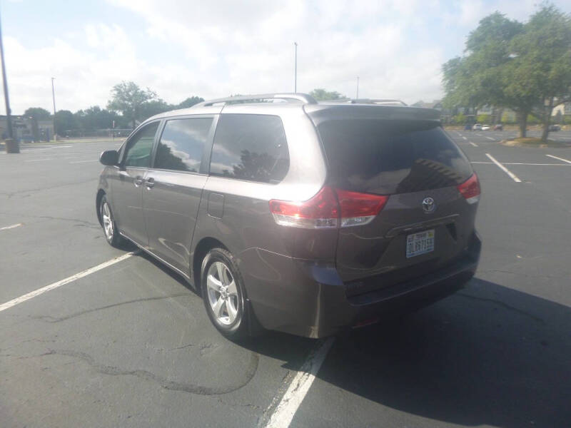 2011 Toyota Sienna LE 8-Passenger