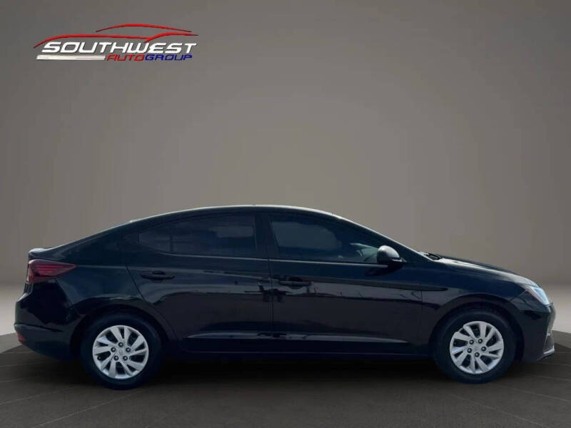 2019 Hyundai Elantra SE