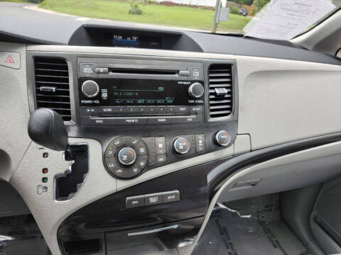2011 Toyota Sienna LE 8-Passenger