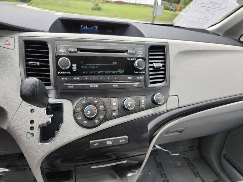 2011 Toyota Sienna LE 8-Passenger