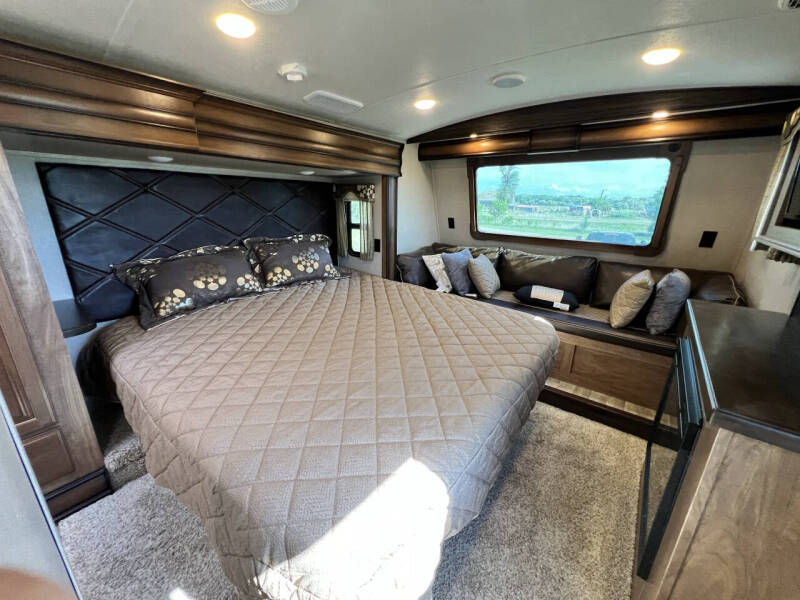 2017 Keystone RV Montana 3810MS-Only 2 Owners