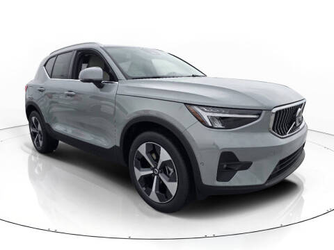 2025 Volvo XC40 B5 Plus Bright Theme