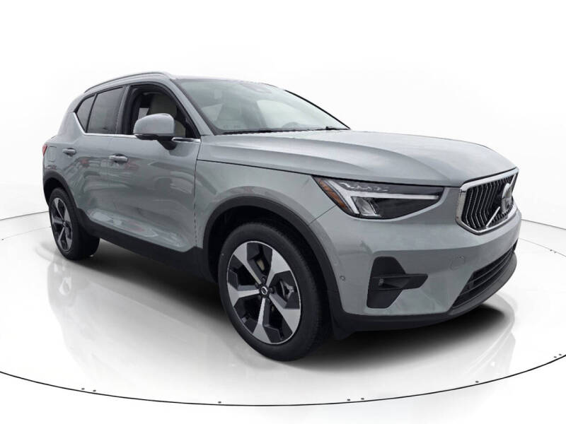2025 Volvo XC40 B5 Plus Bright Theme