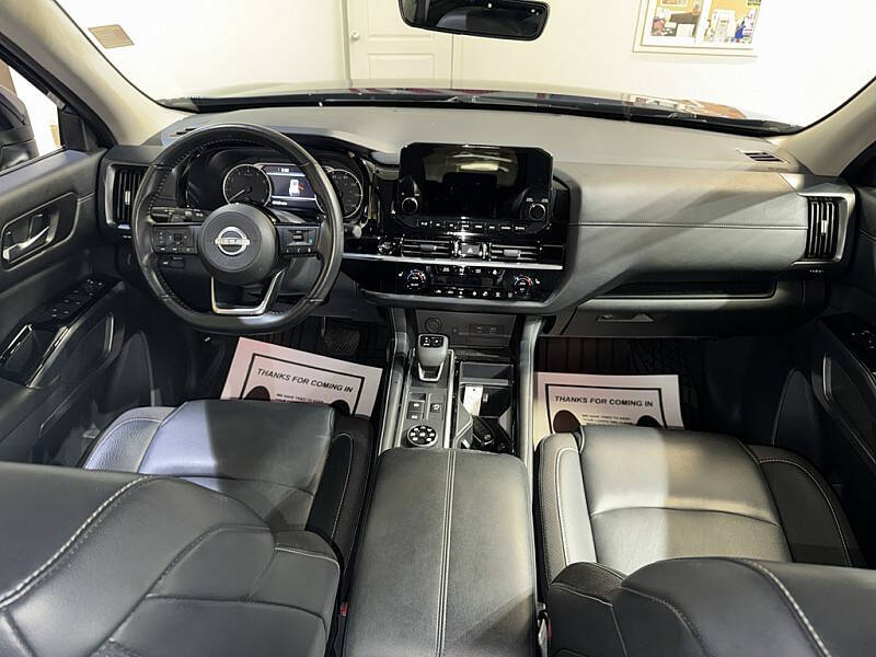 2025 Nissan Pathfinder SL