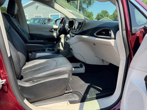 2017 Chrysler Pacifica Touring-L
