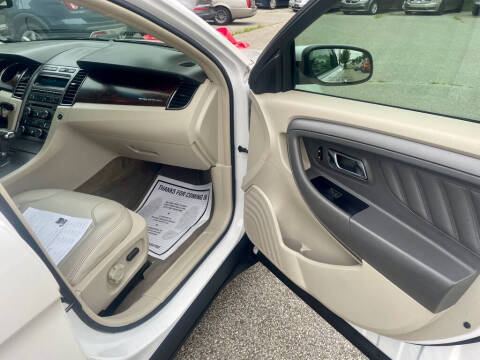 2011 Ford Taurus SEL