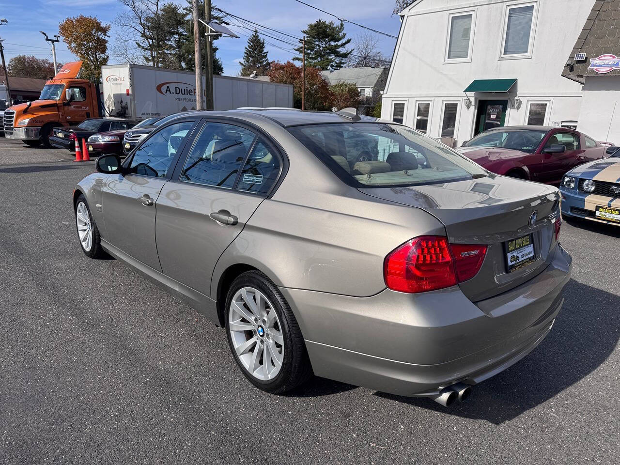 2011 BMW 3 Series 37