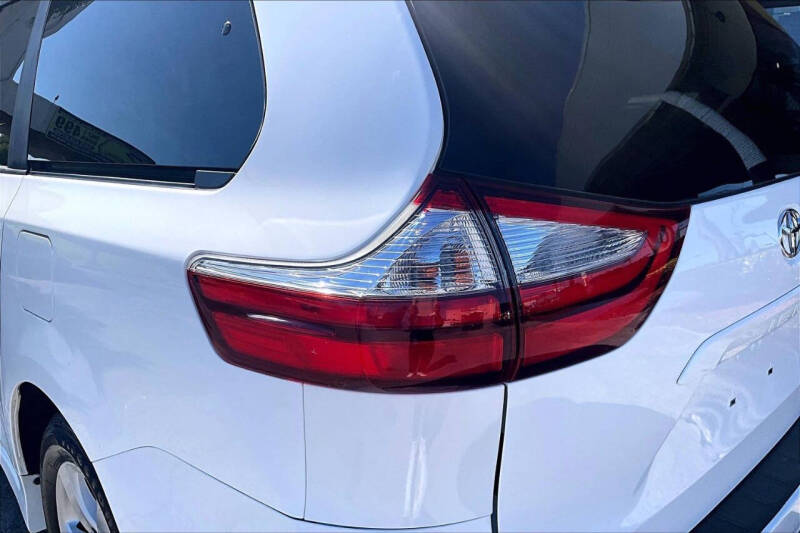 2021 Toyota Sienna LE 8-Passenger