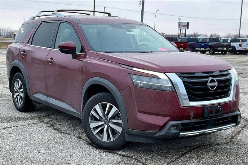 2023 Nissan Pathfinder SL's photo