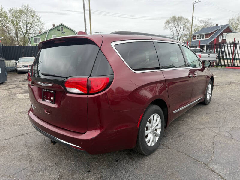 2017 Chrysler Pacifica Touring-L