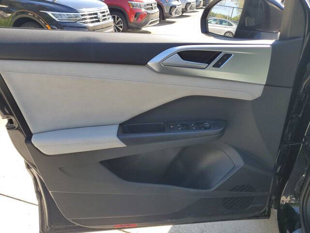 2025 Volkswagen Taos SE