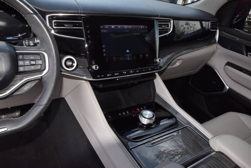 2022 Jeep Wagoneer Series III