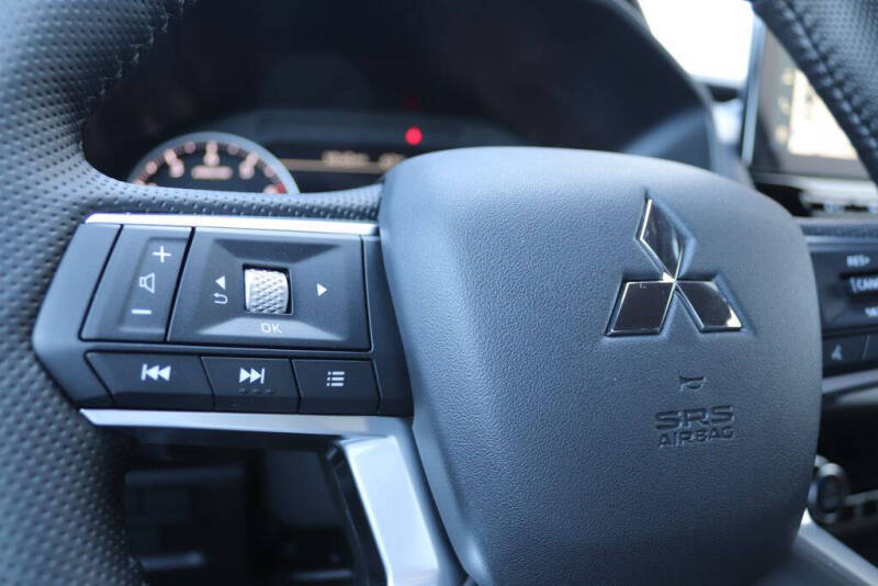 2026 Mitsubishi Outlander LE