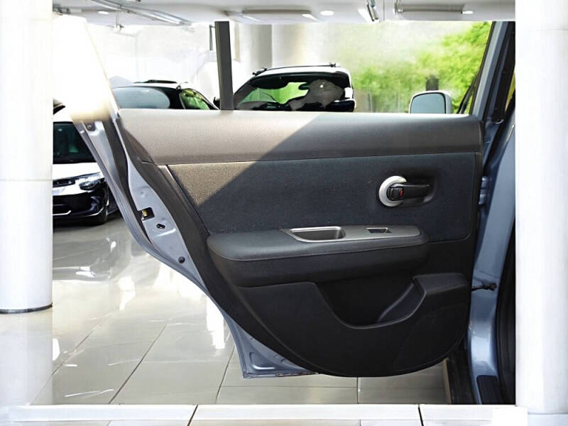 2011 Nissan Versa 1.8 S