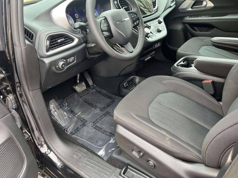 2024 Chrysler Pacifica Touring