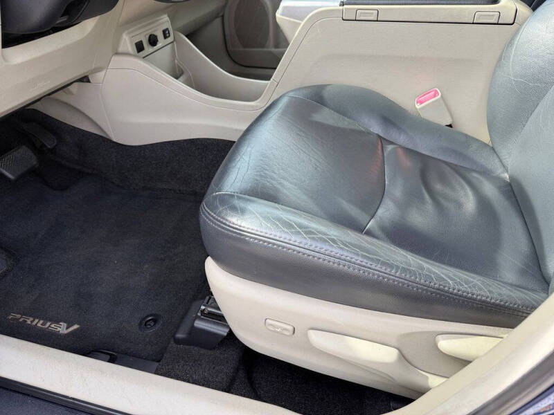 2013 Toyota Prius v
