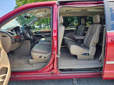 2012 Chrysler Town and Country Touring
