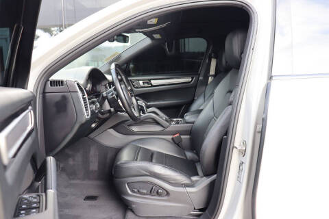 2022 Porsche Cayenne Coupe Platinum Edition