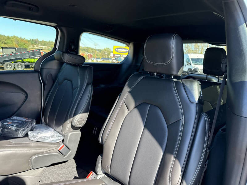 2026 Chrysler Voyager LX