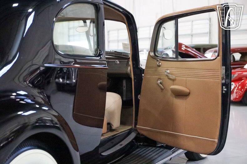 1938 Packard Super Eight
