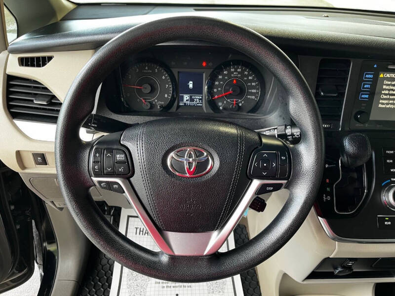 2016 Toyota Sienna LE 8-Passenger