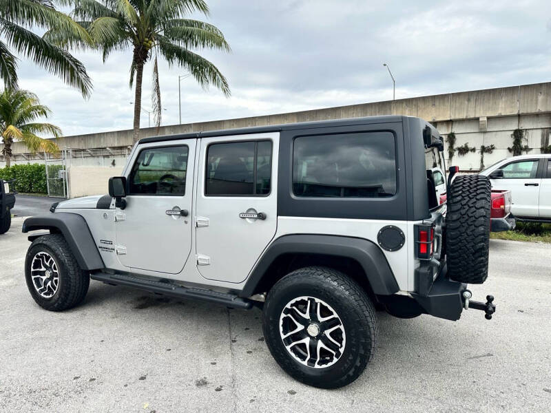 2011 Jeep Wrangler Unlimited Sport photo 13