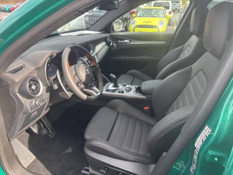 2025 Alfa Romeo Stelvio Intensa