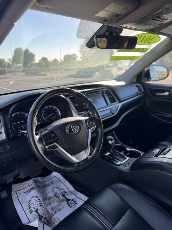 2019 Toyota Highlander SE