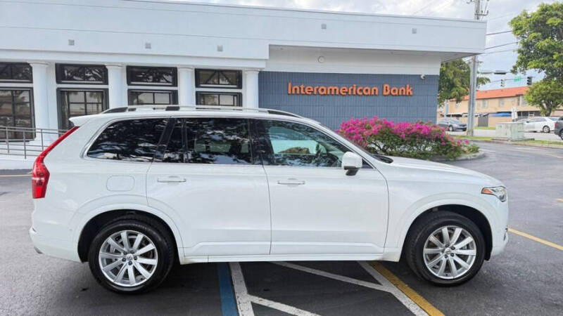 2017 Volvo XC90 T6 Momentum