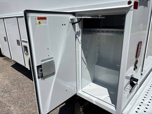 2025 Chevrolet Express 3500