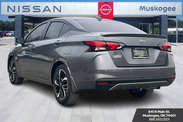 2025 Nissan Versa SR