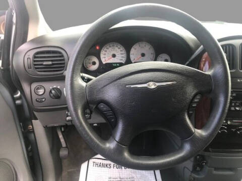 2005 Chrysler Town and Country LX