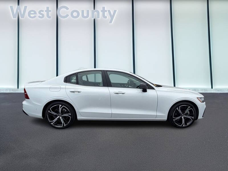 2025 Volvo S60 B5 Plus