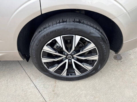 2023 Volvo XC60 B5 Plus Dark Theme