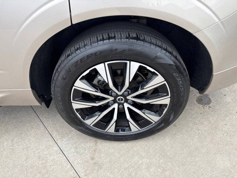 2023 Volvo XC60 B5 Plus Dark Theme