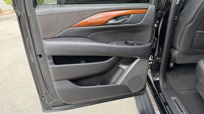 2018 Cadillac Escalade ESV Premium Luxury