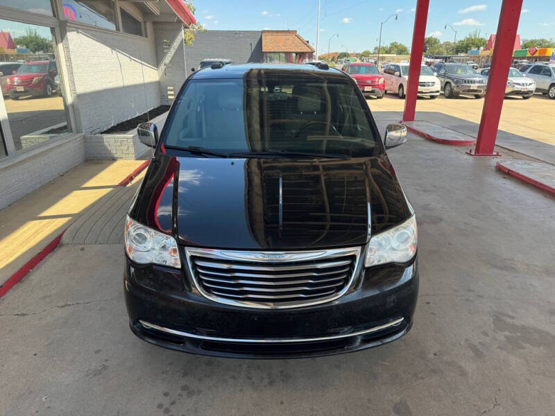 2015 Chrysler Town and Country Limited Platinum