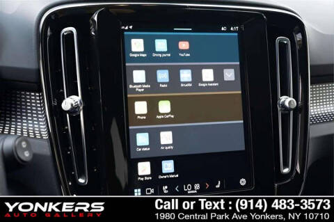 2023 Volvo XC40 B5 Ultimate Dark Theme