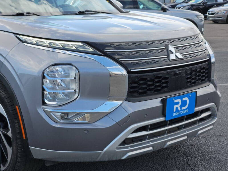 2023 Mitsubishi Outlander SE
