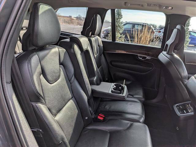 2016 Volvo XC90 T6 Momentum