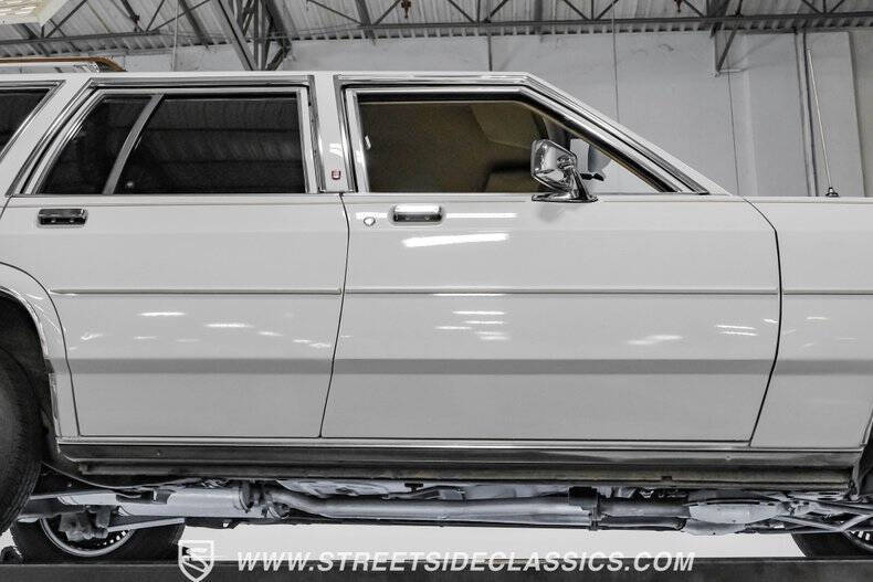 1990 Ford LTD Crown Victoria